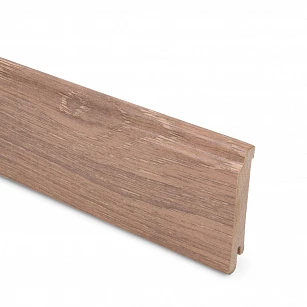 Плинтус шпонированный Lab Arte Oak Rustik 80х15х2500 в интерьере